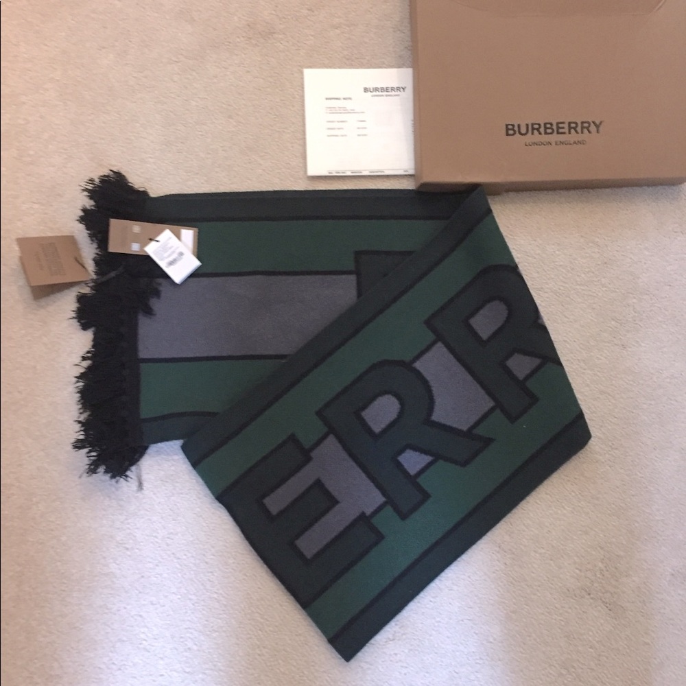 NWT Burberry Logo Cashmere Scarf